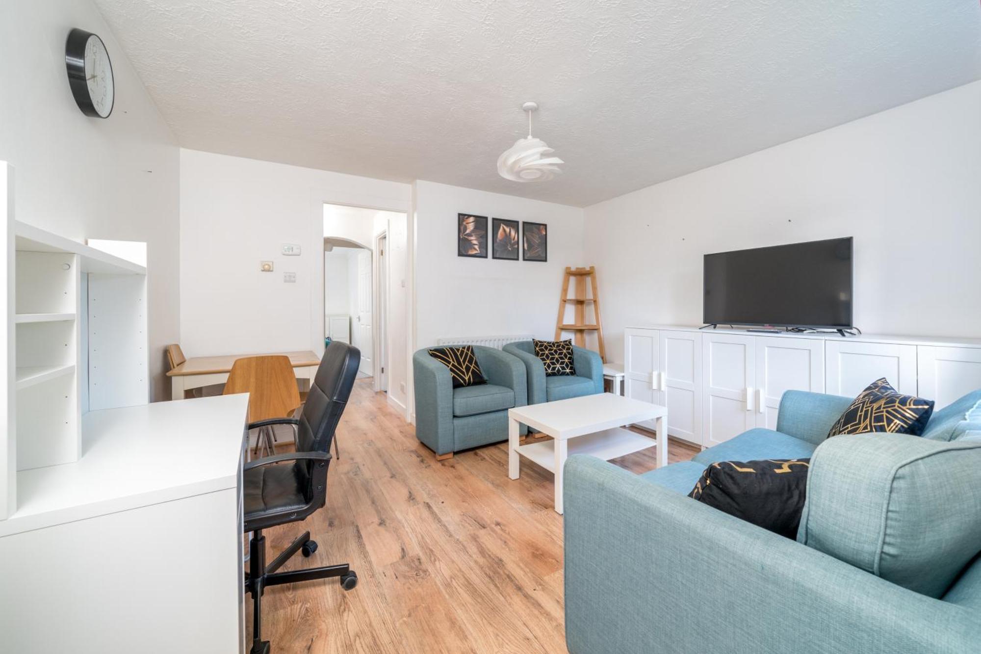 Crawley Stainer 1-Bedroom With Parking And Garden Bagian luar foto